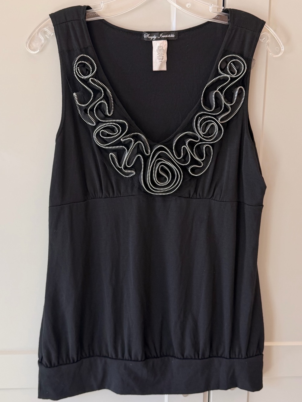 Simply Irresistible Y2K Black Zipper Rosette Flower V Neck Top Size Large